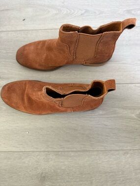 boc Suede Chelsea Ankle Boots in Rust Brown